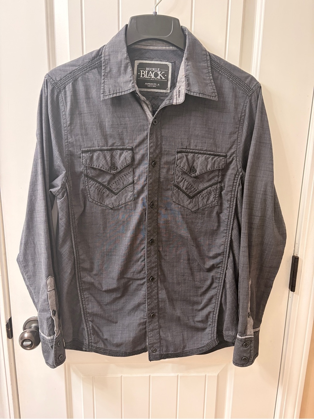 Buckle Black Men's Long-Sleeve Button-Up Shirt in Charcoal Gray - Size M
